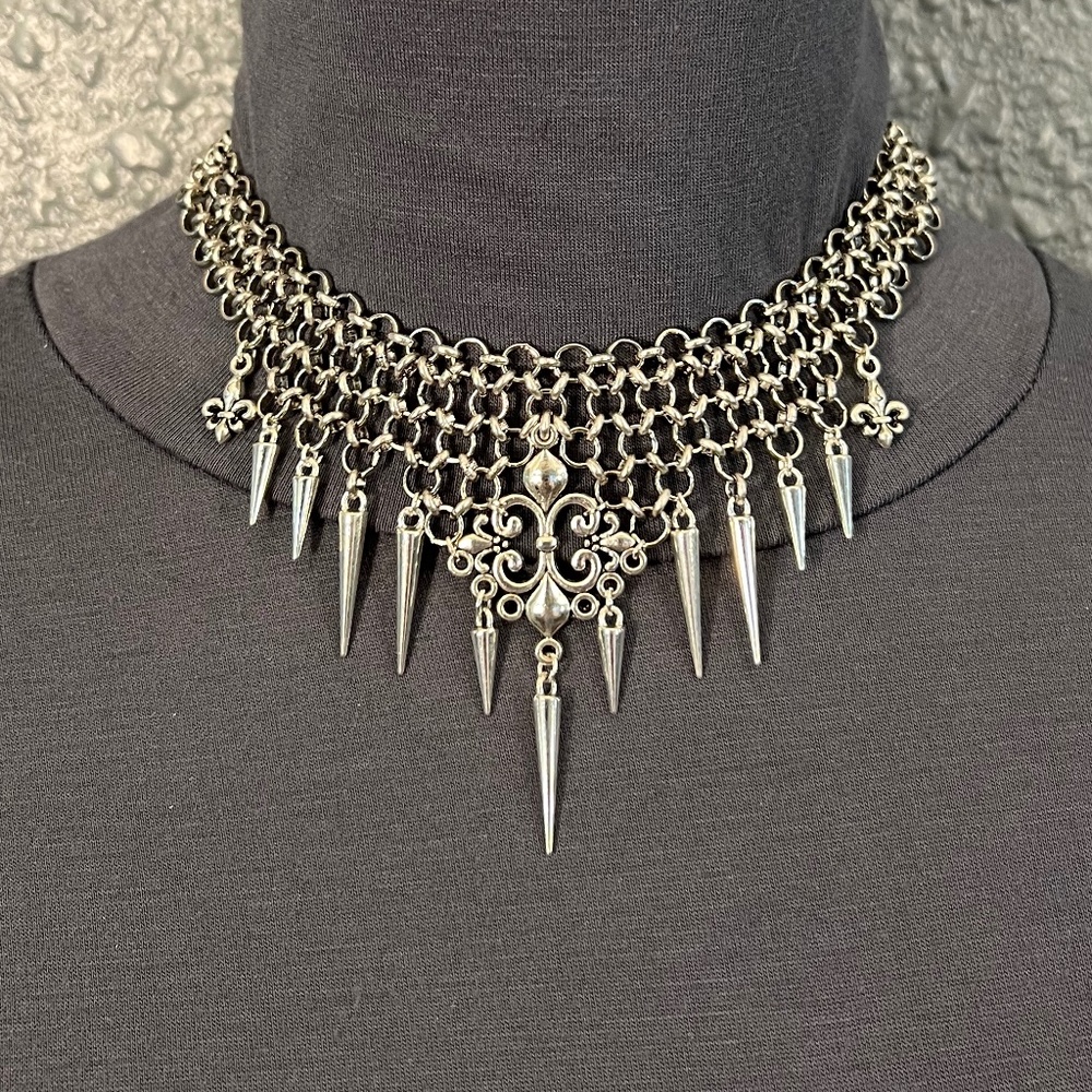 Fleur de Lis Gothic Renaissance Handmade Chainmail Choker Bib Necklace Spikes - Picture 7 of 16